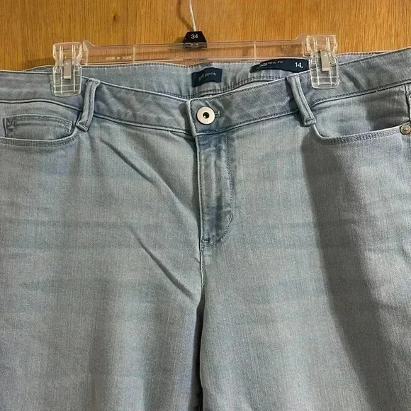 J. Jill Denim Authentic Fit Cropped Jeans - Picture 8 of 13